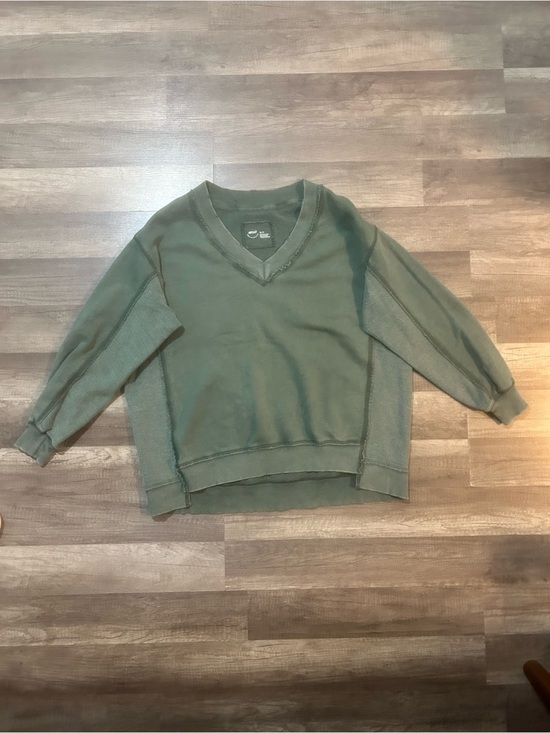 aerie Tops - aerie Women’s Sweatshirt lightweight V Neck in Green Size Extra Small